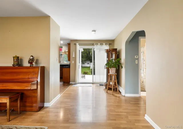 Photo 3 of Single family home for sale at 627 6th Street, Huntington, NY 11731 | MLS# 1053288 | Listing updated on 2026-09-29