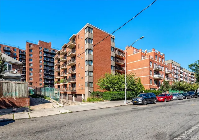Listing Photo 2 - Condo for sale in Olympic Plaza Condo located at 139-35 35Th Ave, New York, NY 11354 - Unit #6E