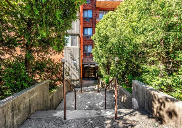 Listing Photo 3 - Condo for sale in Olympic Plaza Condo located at 139-35 35Th Ave, New York, NY 11354 - Unit #6E