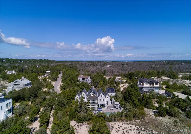 Photo 4 of Single family home for sale at 7 Mitchell Dunes Ln, East Hampton, NY 11930 | MLS# 1053293 | Listing updated on 2026-10-02