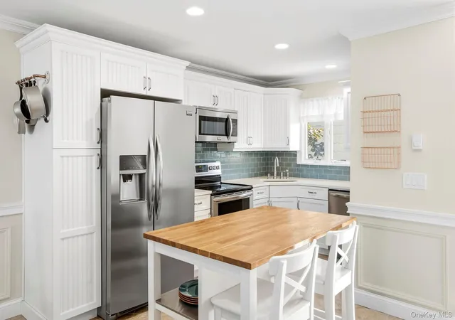 Listing Photo 5 - Condo for sale in building located at 3013 Mitchell Rd, Westhampton Beach, NY 11978
