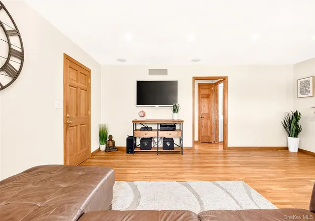 Photo 4 of House for sale at 19950 21st Avenue #1158, New York, NY 11357 | MLS# 1053370 | Listing updated on 2026-10-06