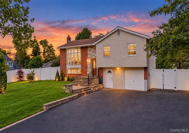 Photo 1 of Single family home for sale at 3 Richlee Dr, Huntington, NY 11731 | MLS# 1053382 | Listing updated on 2026-10-01