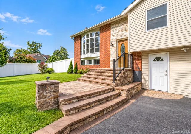 Photo 2 of Single family home for sale at 3 Richlee Dr, Huntington, NY 11731 | MLS# 1053382 | Listing updated on 2026-10-01