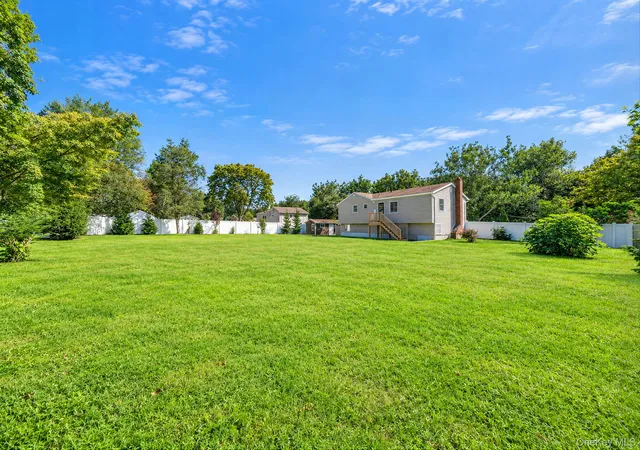 Photo 4 of Single family home for sale at 3 Richlee Dr, Huntington, NY 11731 | MLS# 1053382 | Listing updated on 2026-10-01