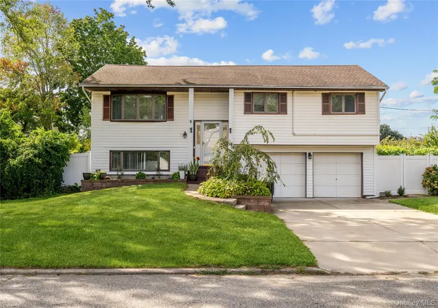 Photo 2 of Single family home for sale at 34 Bellwood Ave, Brookhaven, NY 11720 | MLS# 1053386 | Listing updated on 2026-09-28