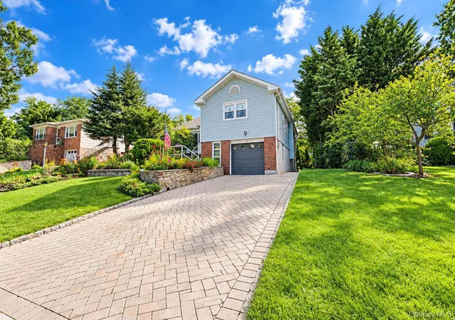Photo 4 of Single family home for sale at 68 Elaine Ter, Yonkers, NY 10701 | MLS# 1053392 | Listing updated on 2026-10-07