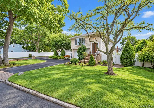 Photo 1 of Single family home for sale at 355 W Islip Blvd, Islip, NY 11795 | MLS# 1053401 | Listing updated on 2026-09-22