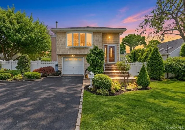 Photo 4 of Single family home for sale at 355 W Islip Blvd, Islip, NY 11795 | MLS# 1053401 | Listing updated on 2026-09-22