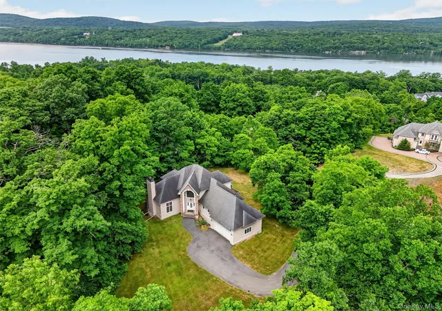 Photo 3 of Single family home for sale at 21 Huyler Dr, Hyde Park, NY 12538 | MLS# 1053409 | Listing updated on 2026-09-25