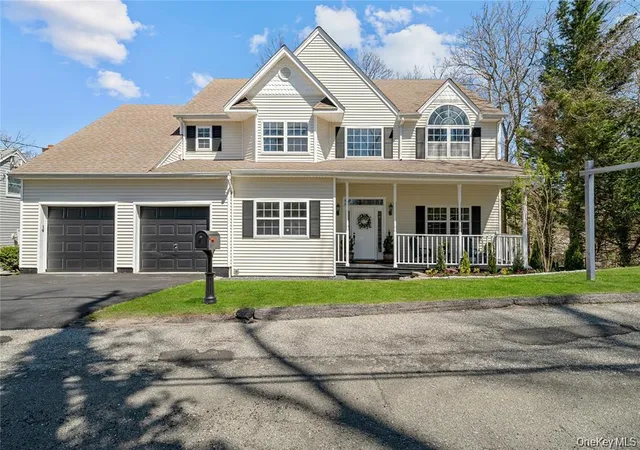 Single family home for sale at 33 Potter Ln, Huntington, NY 11743 | MLS# 1053413