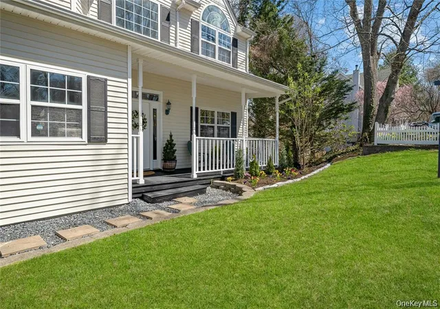 Photo 3 of Single family home for sale at 33 Potter Ln, Huntington, NY 11743 | MLS# 1053413 | Listing updated on 2026-10-08