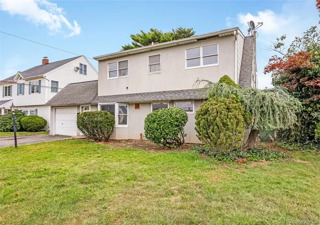 Photo 2 of Single family home for sale at 22 Tarry Ln, Hempstead, NY 11756 | MLS# 1053414 | Listing updated on 2026-10-03