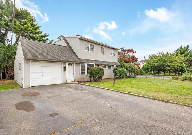 Photo 3 of Single family home for sale at 22 Tarry Ln, Hempstead, NY 11756 | MLS# 1053414 | Listing updated on 2026-10-03