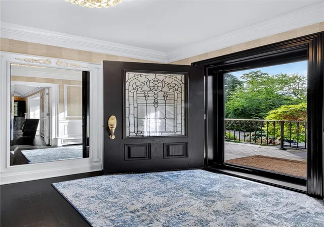 Photo 3 of Single family home for sale at 17 Sinclair Martin Dr, North Hempstead, NY 11576 | MLS# 1053425 | Listing updated on 2026-09-25