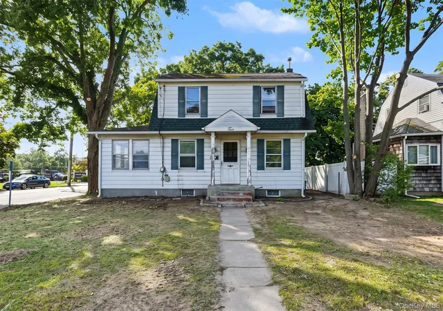Single family home for sale at 2 Willett Ave, Islip, NY 11782 | MLS# 1053441