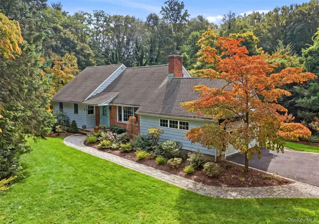 Photo 1 of Single family home for sale at 174 Flower Hl Rd, Huntington, NY 11743 | MLS# 1053463 | Listing updated on 2026-10-01