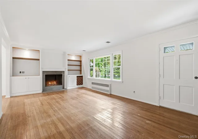 Photo 4 of Single family home for sale at 174 Flower Hl Rd, Huntington, NY 11743 | MLS# 1053463 | Listing updated on 2026-10-01