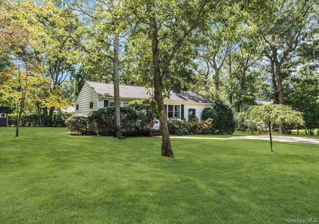 Photo 1 of Single family home for sale at 112 Lynncliff Rd, Southampton, NY 11946 | MLS# 1053465 | Listing updated on 2026-09-26