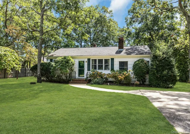 Photo 3 of Single family home for sale at 112 Lynncliff Rd, Southampton, NY 11946 | MLS# 1053465 | Listing updated on 2026-09-26