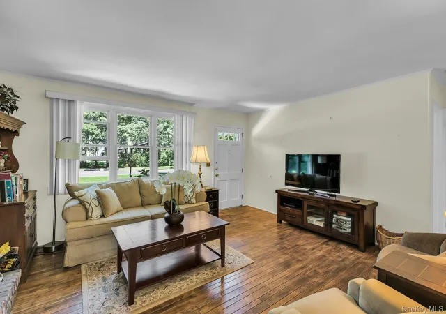 Photo 3 of Single family home for sale at 112 Lynncliff Rd, Southampton, NY 11946 | MLS# 1053465 | Listing updated on 2026-09-26