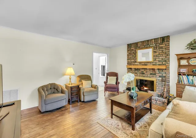 Photo 4 of Single family home for sale at 112 Lynncliff Rd, Southampton, NY 11946 | MLS# 1053465 | Listing updated on 2026-09-26