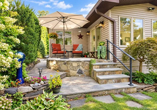 Photo 3 of Single family home for sale at 39 Loughran Ln, Esopus, NY 12528 | MLS# 1053477 | Listing updated on 2026-09-22