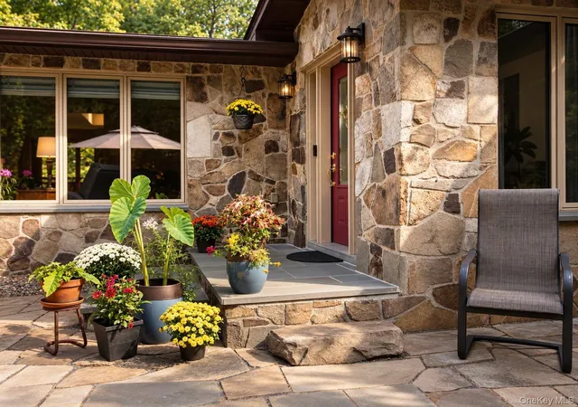 Photo 3 of Single family home for sale at 39 Loughran Ln, Esopus, NY 12528 | MLS# 1053477 | Listing updated on 2026-09-27