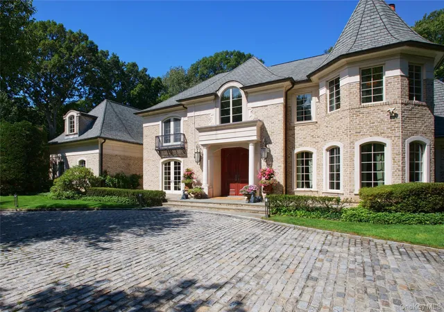 Photo 1 of Mansion for sale at 2 Vista Ln, Oyster Bay, NY 11545 | MLS# 1053488 | Listing updated on 2026-10-07
