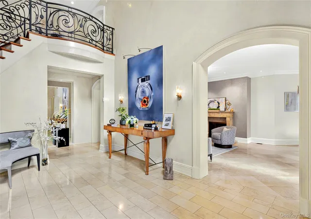 Photo 3 of Single family home for sale at 2 Vista Ln, Oyster Bay, NY 11545 | MLS# 1053488 | Listing updated on 2026-10-07