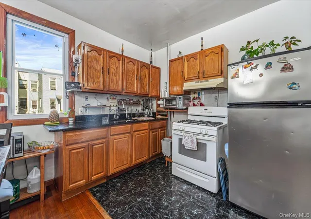 Photo 3 of Single family home for sale at 2507 Humphreys St, New York, NY 11369 | MLS# 1053490 | Listing updated on 2026-10-04