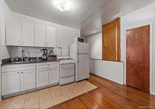Photo 4 of Single family home for sale at 2507 Humphreys St, New York, NY 11369 | MLS# 1053490 | Listing updated on 2026-10-04