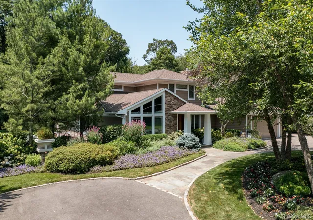Photo 2 of Single family home for sale at 83 Karol Pl, Oyster Bay, NY 11753 | MLS# 1053492 | Listing updated on 2026-10-08