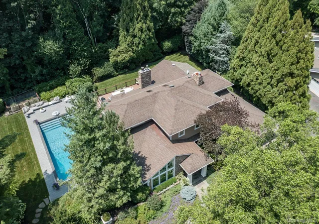 Photo 3 of Single family home for sale at 83 Karol Pl, Oyster Bay, NY 11753 | MLS# 1053492 | Listing updated on 2026-10-08