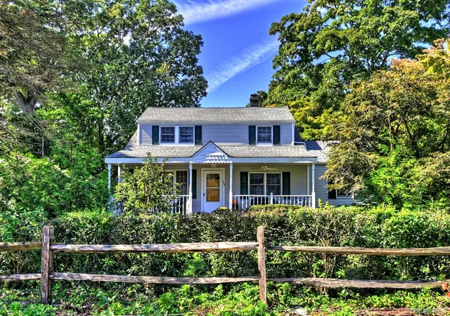 Photo 4 of Single family home for sale at 240 Washington Ave, Smithtown, NY 11780 | MLS# 1053499 | Listing updated on 2026-10-01