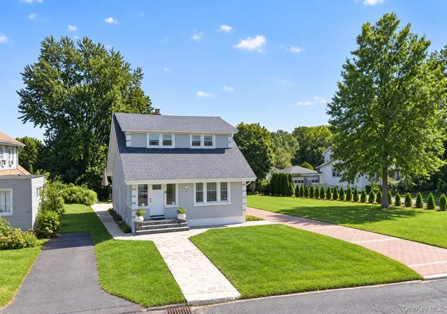 Photo 1 of Single family home for sale at 8 Highview Ave, Clarkstown, NY 10954 | MLS# 1053513 | Listing updated on 2026-10-05