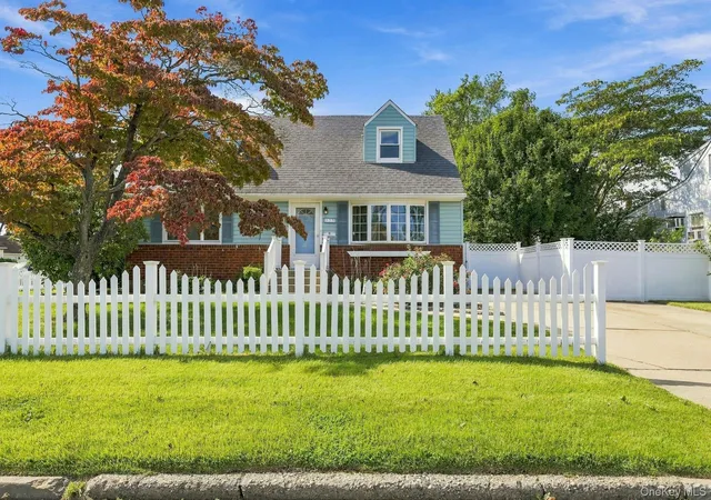 Photo 1 of Single family home for sale at 375 Catskill Ave, Babylon, NY 11726 | MLS# 1053519 | Listing updated on 2026-09-27