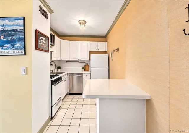 Photo 2 of House for sale at 5900 Arlington Ave #15E, Bronx, NY 10471 | MLS# 1053522 | Listing updated on 2026-09-24