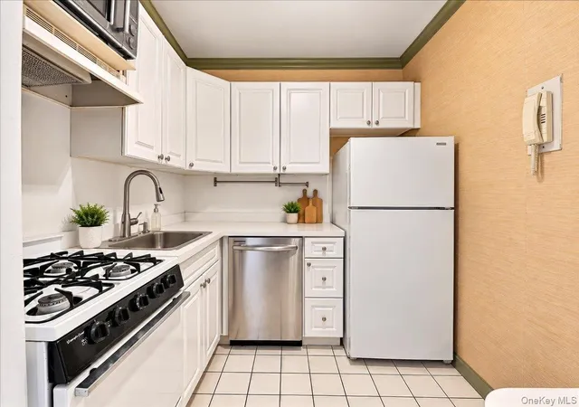 Photo 3 of House for sale at 5900 Arlington Ave #15E, Bronx, NY 10471 | MLS# 1053522 | Listing updated on 2026-09-24
