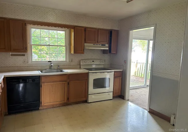Photo 3 of Single family home for sale at 6 Pembroke Rd, Blooming Grove, NY 10992 | MLS# 1053568 | Listing updated on 2026-09-22