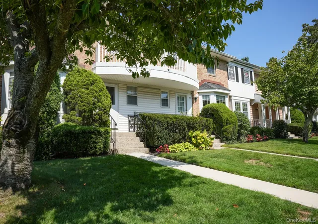 Photo 2 of Condo for sale at 105 Glen Way, Oyster Bay, NY 11791 | MLS# 1053575 | Listing updated on 2026-10-04