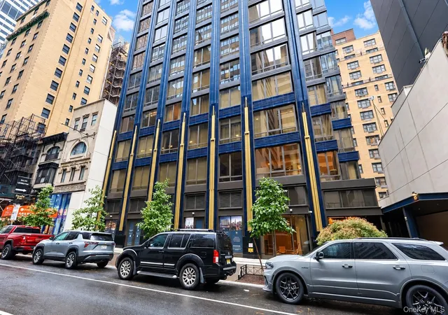 Listing Photo 1 - Condo for sale in building located at 135 E 47Th St, New York City, NY 10017 - Unit #22F