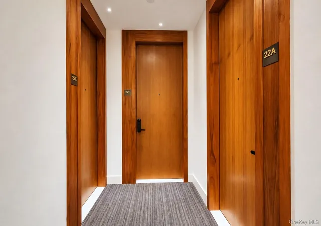 Listing Photo 5 - Condo for sale in building located at 135 E 47Th St, New York City, NY 10017 - Unit #22F