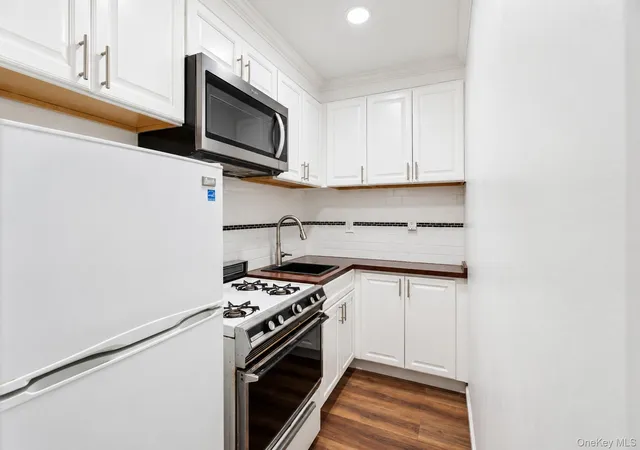 Photo 2 of House for sale at 61 Oliver St #4D, New York, NY 11209 | MLS# 1053593 | Listing updated on 2026-10-04