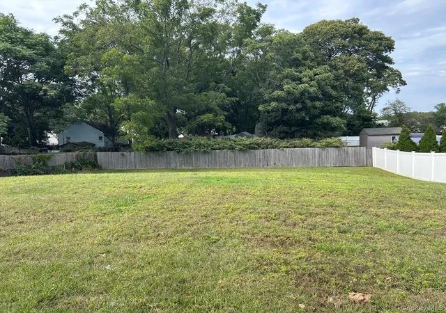 Photo 2 of Single family home for sale at 14 Market St, Brookhaven, NY 11720 | MLS# 1053594 | Listing updated on 2026-09-22