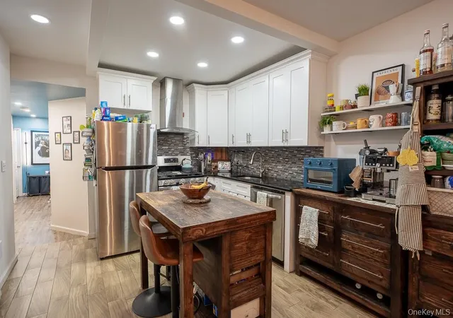 Photo 2 of Single family home for sale at 1616 Taylor Ave, New York, NY 10460 | MLS# 1053597 | Listing updated on 2026-10-07