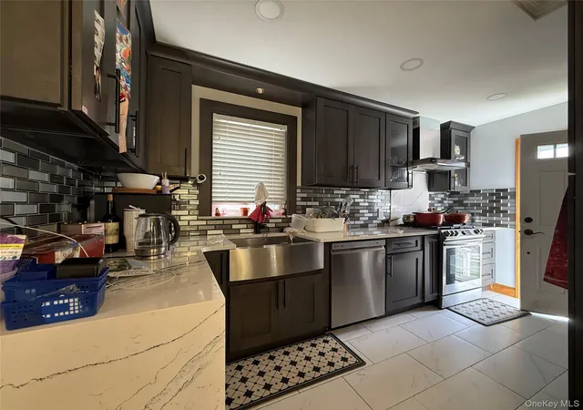 Photo 2 of Single family home for sale at 160-30 76th Road, New York, NY 11366 | MLS# 1053604 | Listing updated on 2026-09-21
