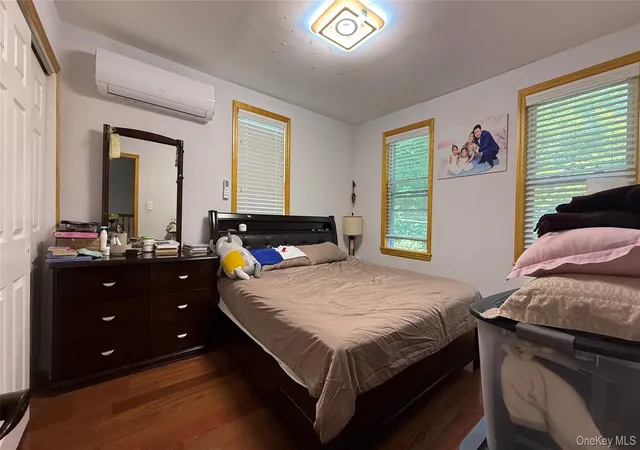 Photo 3 of Single family home for sale at 160-30 76th Road, New York, NY 11366 | MLS# 1053604 | Listing updated on 2026-09-21