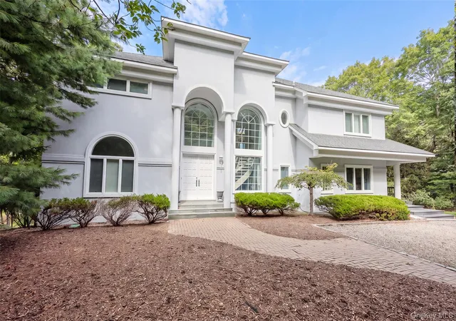 Photo 4 of Single family home for sale at 3525 Paradise Point Rd, Southold, NY 11971 | MLS# 1053616 | Listing updated on 2026-09-22