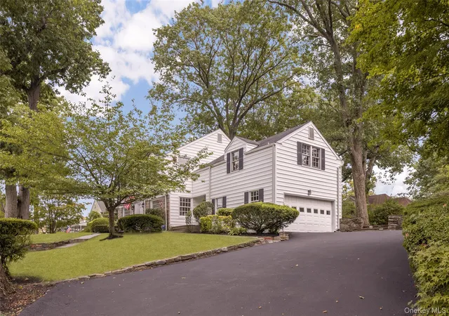 Photo 3 of Single family home for sale at 30 Cherwing Rd, Yonkers, NY 10701 | MLS# 1053620 | Listing updated on 2026-10-03